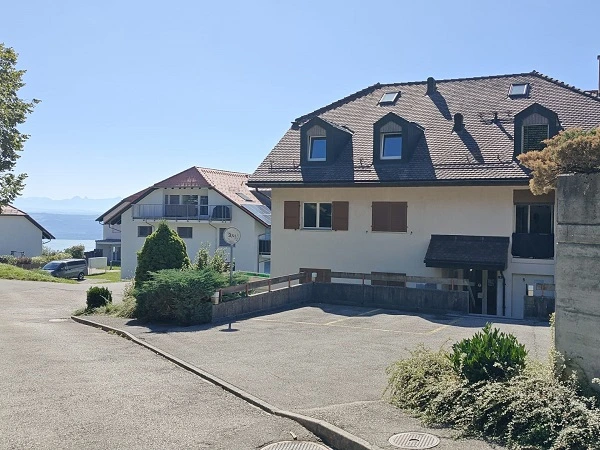 Dans une résidence, vue sur le lac et Yverdon